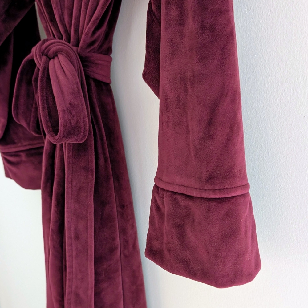 Luxurious Purple Velvet Robe - Picture 3 of 7
